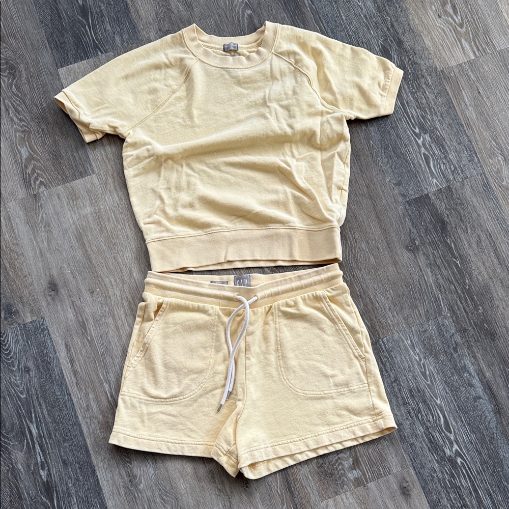GAP light yellow Sweatsuit